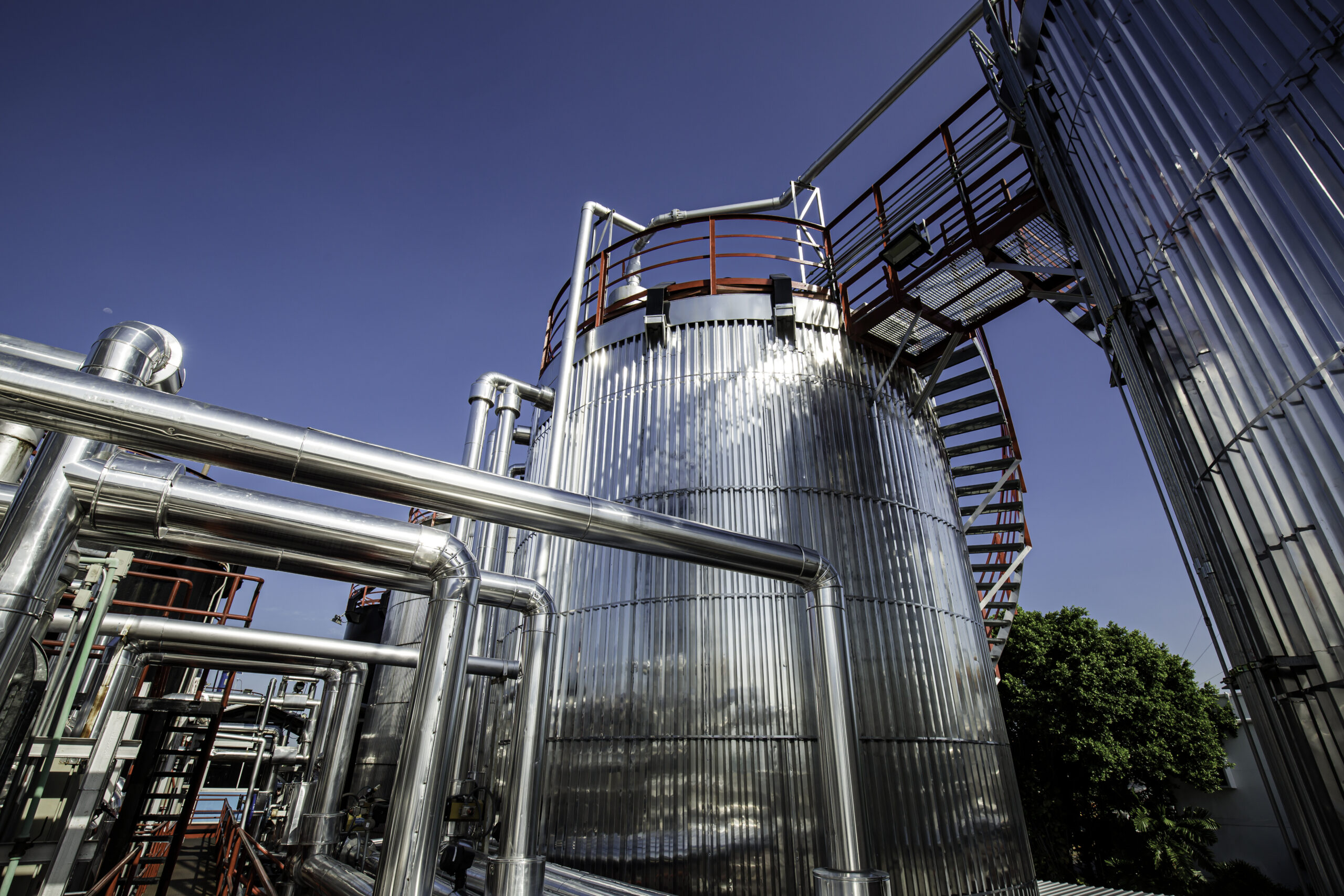 Modern tank and pipeline chemistry factory with large shine tanks for the mixer product engine oil