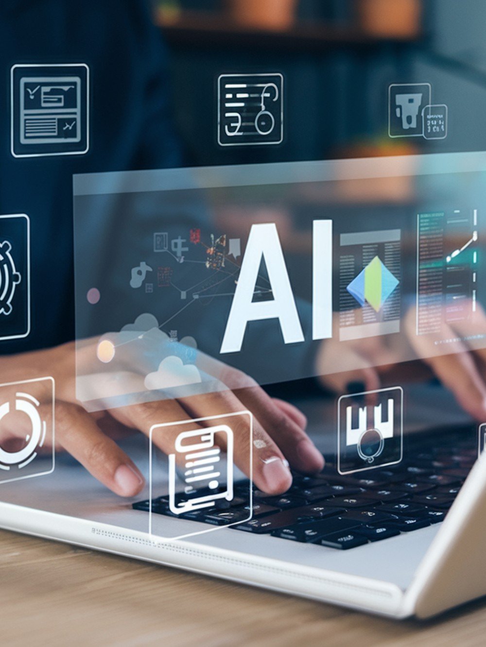 Gestor usando inteligência artificial no notebook